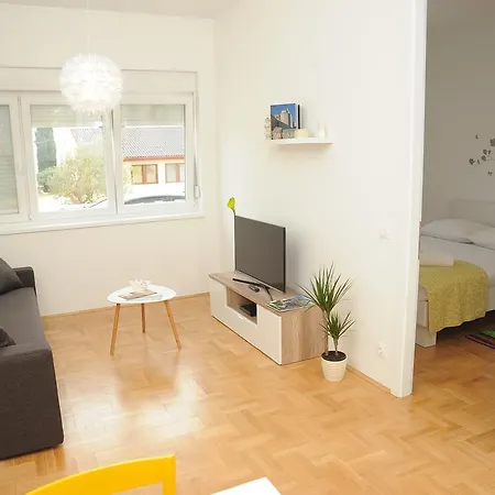 Amaros Apartman