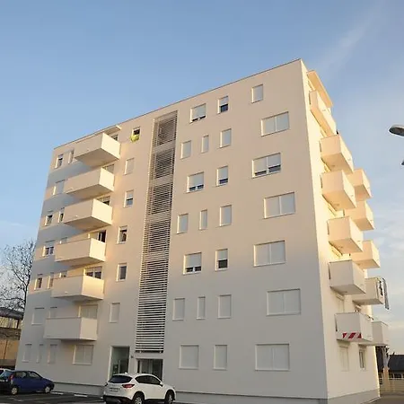 Apartman Amaros *